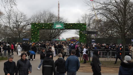 Crowd-queuing-to-enter-Hyde-Park-Winter-Wonderland,-London