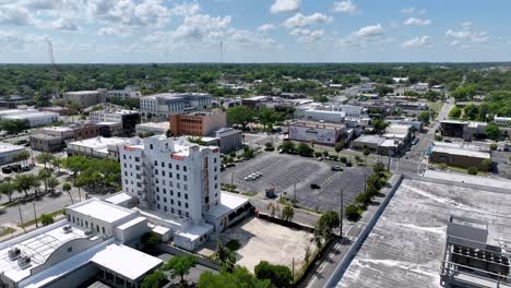 Empuje-Aéreo-De-Ocala-Florida-Sobre-El-Horizonte-Del-Centro-De-La-Ciudad