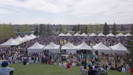 Spring-festival-Nagar-Kirtan-hosts-enormous-crowds-of-Sikh-celebrants