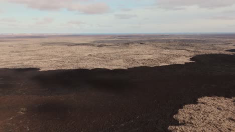 Paisaje-árido-E-Inhóspito-De-Roca-Volcánica,-Llanura-Vacía-E-Interminable