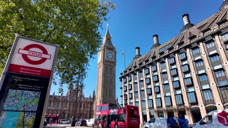 Big-Ben-And-Portcullis-House-In-Westminster,-Victoria-Embankment-In-London,-United-Kingdom