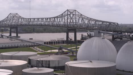 Drone-view-of-Refinery-plants-in-Baton-Rouge,-Louisiana-by-the-Mississippi-River