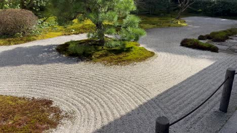 Buddhist-Sand-patterns-at-Tenjuan-Buddhist-Temple,-Kyoto-Japan