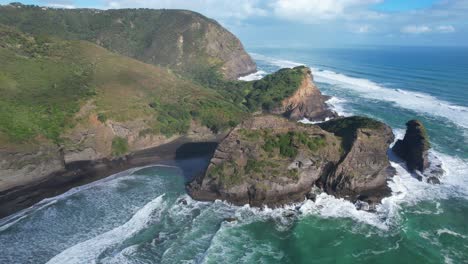 Piha-Beach-An-Der-Westküste-Der-Nordinsel,-Auckland,-Neuseeland-–-Luftaufnahme-Einer-Drohne