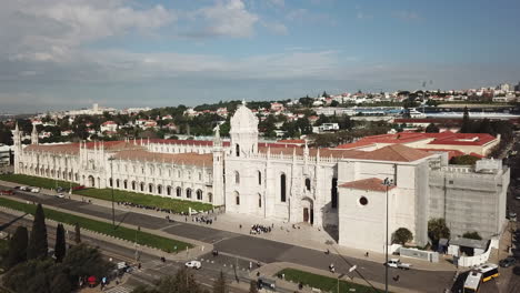 Lisbon,-Belem,-Jeronimos-Monastery's-Drone-Footage-of-the-Monastery-covering-the-full-screen-than-zooming-in-towards-to-the-Monatery's-tower