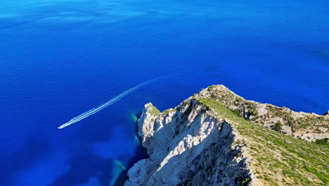 Navagio-Schiffswrack-Strand-In-Zakynthos-Griechenland-Blaues-Wasser-Griechische-Insel