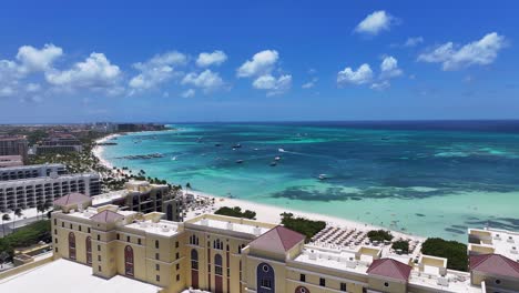 Palm-Beach-Bei-Noord-In-Oranjestad-Aruba