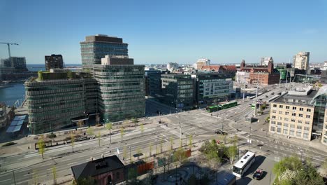 Blick-Auf-Das-Stadtbild-Von-Malmö-Mit-Moderner-Architektur-Und-Kreuzung-Während-Des-Tages