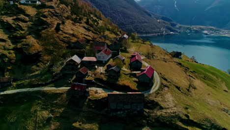 Drohnenaufnahme-Von-Häusern-In-Norwegens-Abgelegener-Stadt-Flam