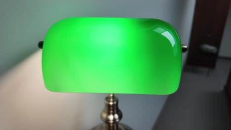 La-Lámpara-De-Lectura-Verde-Que-Realza-La-Decoración-Con-Estilo-Y-Funcionalidad