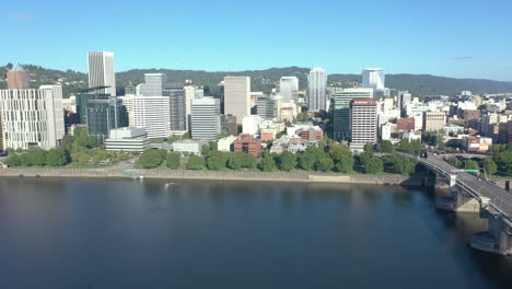 Centro-De-Portland,-Oregon,-Seguimiento-De-Drones-Del-Horizonte-De-La-Ciudad