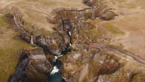 Rugged-eroded-landscape-of-Fjadrargljufur-canyon-in-nordic-Iceland