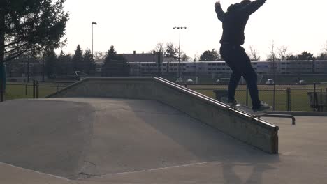 Skateboarder-does-a-grind-down-the-ledge-at-the-skate-park
