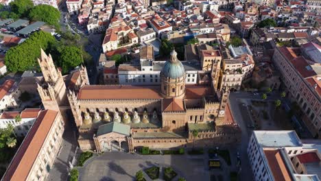 Birds-Eye-Aerial-View-Above-Palermo-Cathedral-in-Downtown-Palermo,-Sicily,-Italy