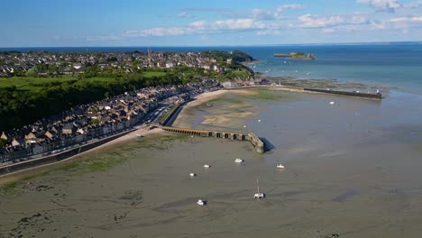 Cancale-coast-and-beach-during-low-tide,-Brittany-in-France