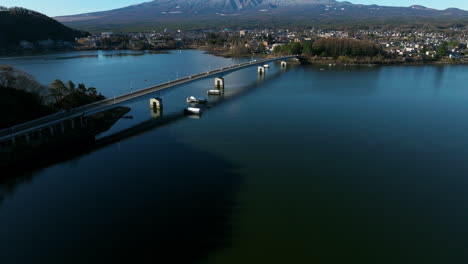 Lake-Kawaguchi-Great-Bridge-With-Mount-Fuji-In-Fujikawaguchiko,-Yamanashi,-Japan