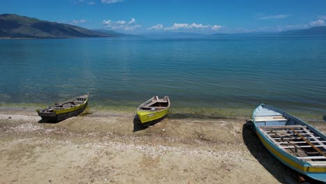 Boats-Await-by-the-Lakeside-in-Pogradec's-Tranquil-Natural-Landscape,-a-Poetic-Scene-in-the-Touristic-City