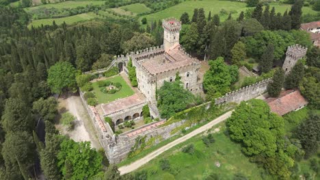 Das-Schloss-Vincigliata-Ist-Eine-Historische-Mittelalterliche-Festung-In-Der-Toskana