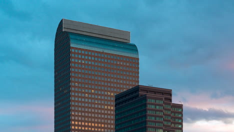 Cash-Register-Building-and-Wells-Fargo-Center-in-Denver,-sunset-time-lapse-zoom