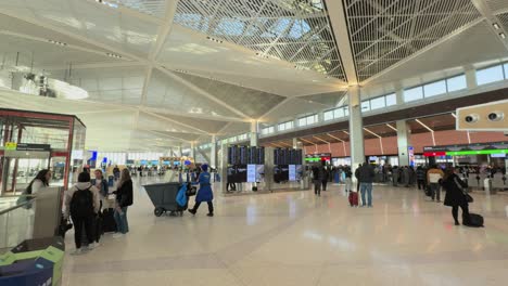 Travelers-and-airline-passengers-at-the-check-in-counters-inside-Newark-airport,-New-Jersey