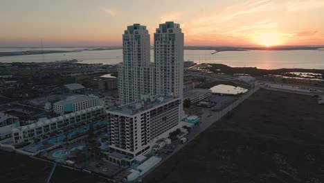 Esplendor-Del-Atardecer-Sobre-La-Isla-Del-Padre-Sur