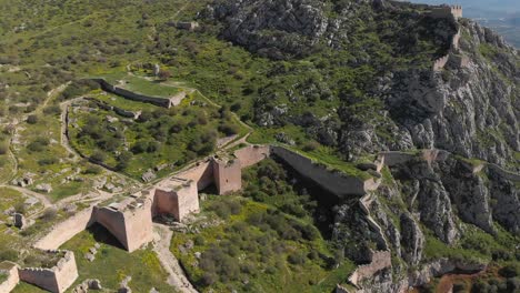 Acrocorinto-Lugar-Histórico-En-La-Ciudad-Medieval-De-Corinto-En-El-Sur-De-Grecia