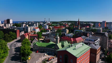 Aerial-view-rising-over-of-Tampella-cityscape-of-Tampere,-summer-day-in-Finland