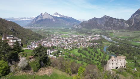 Desde-Arriba,-La-Cordillera-Suiza-Y-El-Cercano-Valle-De-Bad-Ragaz-En-St.