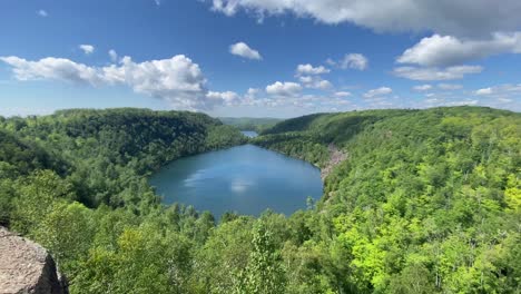 Erkundung-Des-Bean-And-Bear-Lake