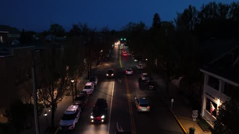 Calle-Principal-De-La-Ciudad-Por-La-Noche