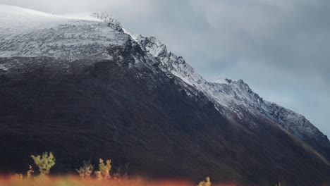 Snow-capped-mountains-tower-above-the-autumn-landscape