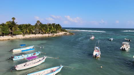 Video-shot-of-the-Akumal-coast-with-boats-floating-and-tourists-enjoying-a-sunny-day