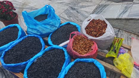 Dried-Fruits,-nuts-and-Spices-market-in-Samarkand,-Uzbekistan