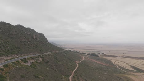 Eine-Drohnenaufnahme-Zeigt-Bewölktes-Wetter-In-Cederberg,-Kapstadt