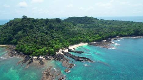 Vista-Circular-Aérea-Desde-Ilheu-Das-Rolas,-Una-Isla-Al-Sur-De-Santo-Tomé,-África