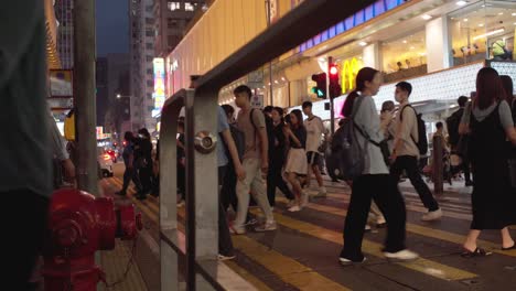 Busy-pedestrian-crossing-by-Langham-Place-in-Hong-Kong,-night-street-view