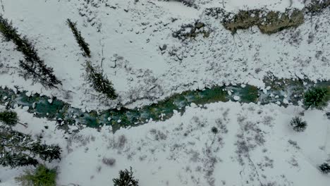 Aerial-pan-shot-of-snow-covered-Naltar-Valley-in-Gilgit,-Pakistan