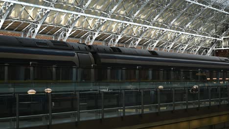Der-Eurostar-Kommt-Zurück-In-St.-Pancras-International,-London,-Großbritannien
