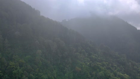 Iconic-misty-mountain-forest-landscape,-time-lapse-view
