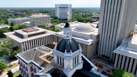 Órbita-Aérea-Cúpula-De-La-Capital-Del-Estado-En-Tallahassee,-Florida