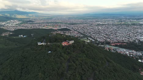Antena-De-Montañas-Que-Rodean-Salta,-Capital-De-Argentina.