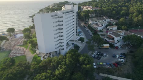 Aerial-pan-view-of-Globales-Lord-Nelson-hotel-in-Balearic-Islands,-Spain