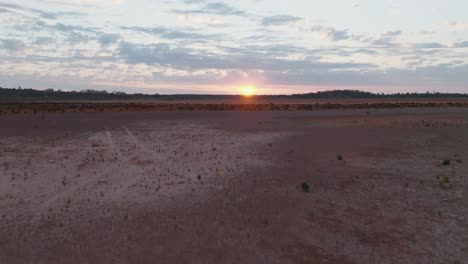 Rosa-Sonnenaufgang-Im-Morgengrauen-über-Der-Westaustralischen-Wüste-Outback