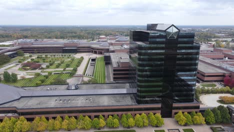 Chrysler-Technology-Center-main-building-and-inner-yard-in-an-aerial-pedestal-up-shot
