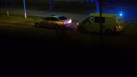 Policeman-walks-back-to-his-car-during-traffic-stop-at-night