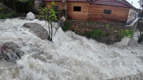 Ras-El-Maa-Wasserfall-Hochwasser-Lastschrift-Nach-Starkem-Regen-Chefchaouen-Marokko