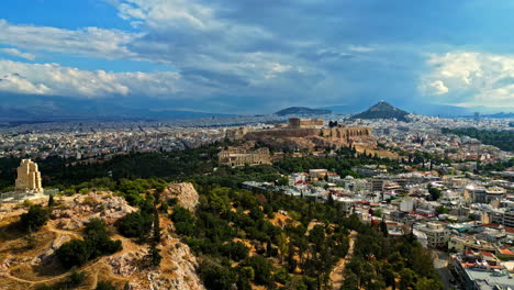 Vista-Aérea-De-Drones-Del-Partenón-De-La-Acrópolis-Y-El-Templo-Emblemático-De-La-Ciudad-Capital-De-Atenas