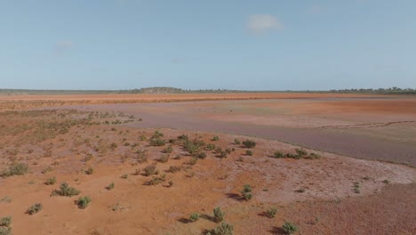 Bright-daytime-clip-of-remote-Australian-outback-desert