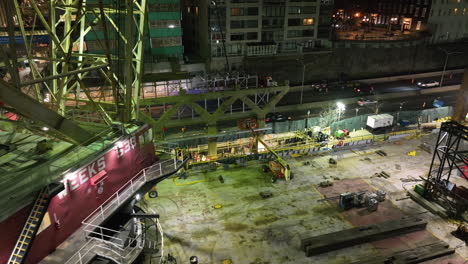 Luftaufnahme-Der-Stahlarbeiten-Auf-Einer-Baustelle-Zur-Stadterweiterung,-Nacht-In-New-York