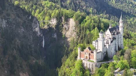 Luftaufnahme-Des-Majestätischen-Schlosses-Neuschwanstein-In-Schwangau,-Deutschland